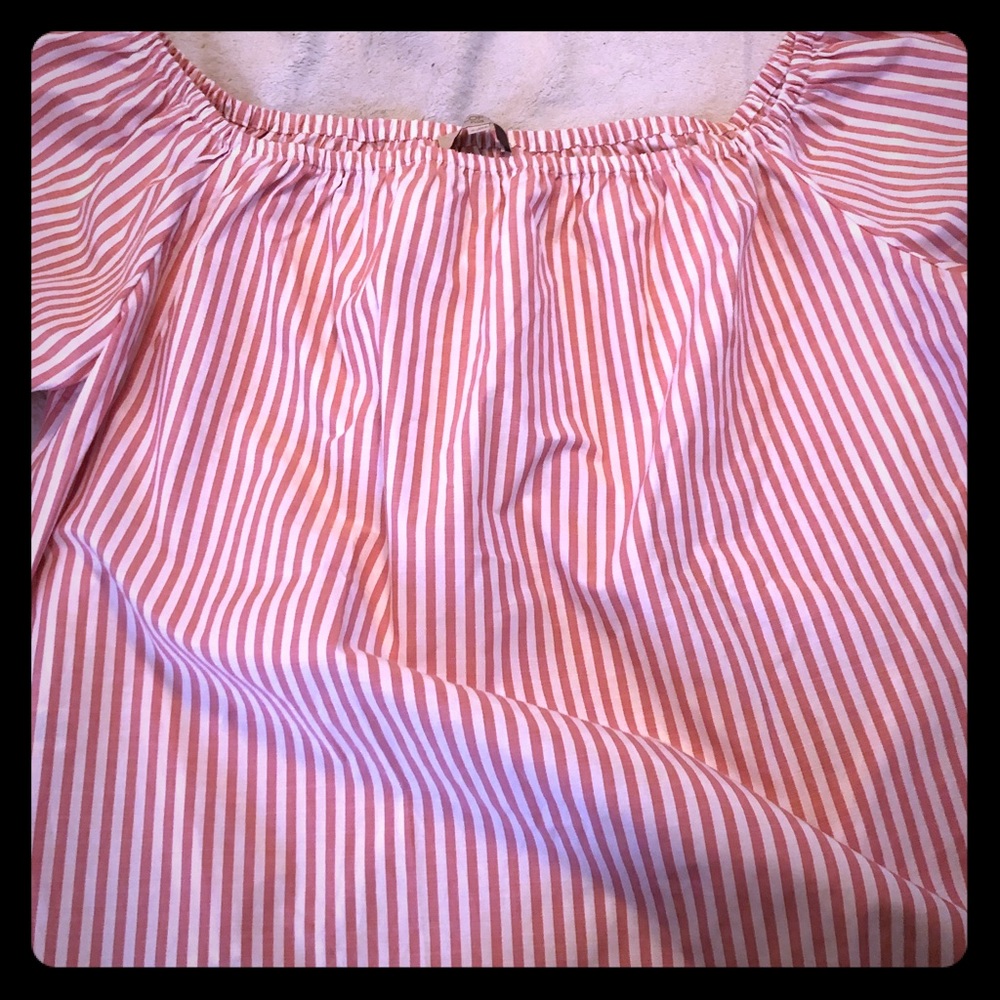 Super cute never worn loft off the shoulder shirt